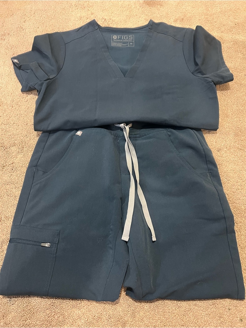 NWOT FIGS Scrubs Set Dark Harbor Woman Size XS Casma Top XS/P Zamora Pants